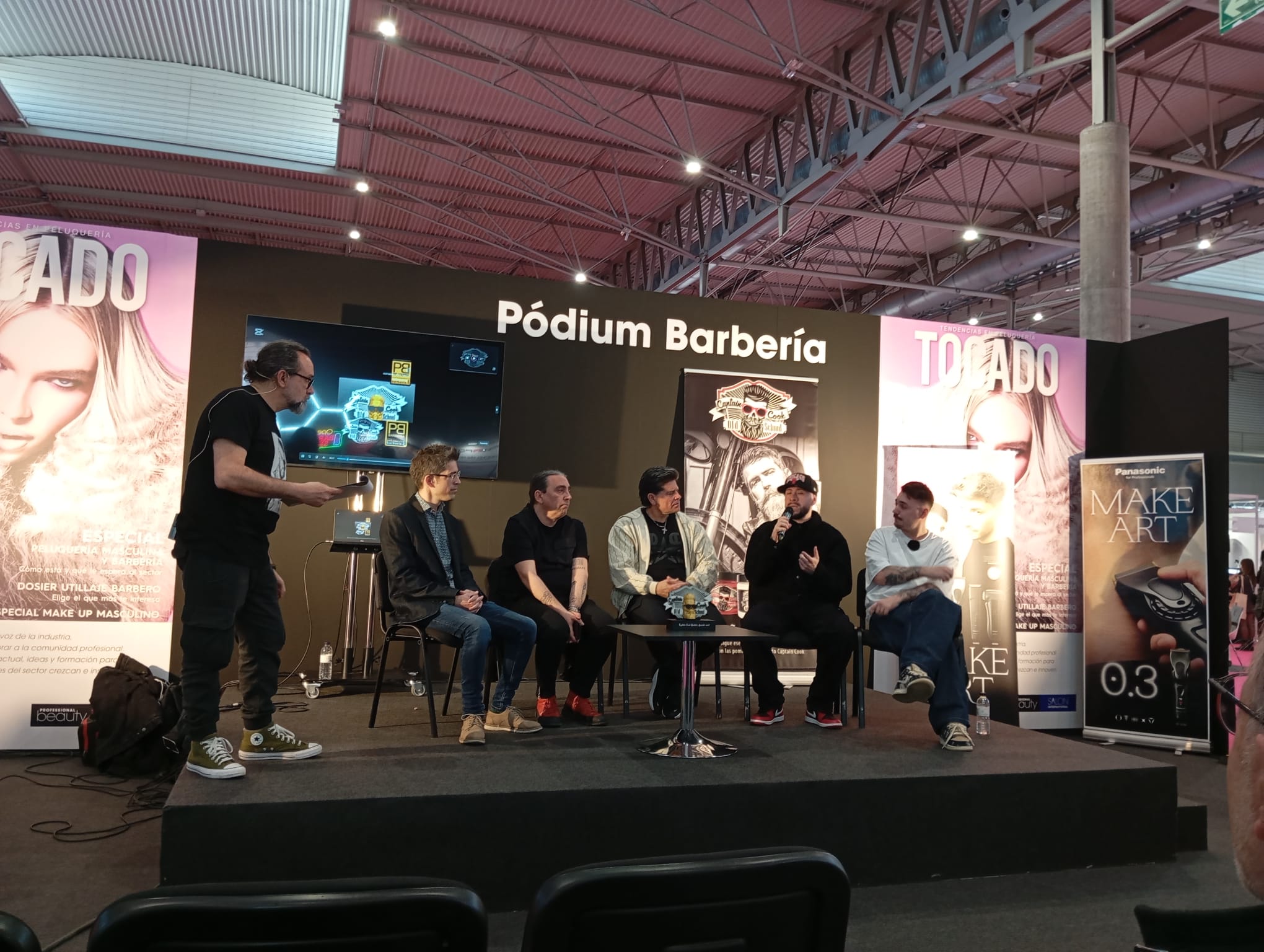 fd6cd10a-81f0-457c-b52a-71a96652f40e La Mesa Redonda de Barbería de CAPTAIN COOK en Barcelona, un encuentro inolvidable!