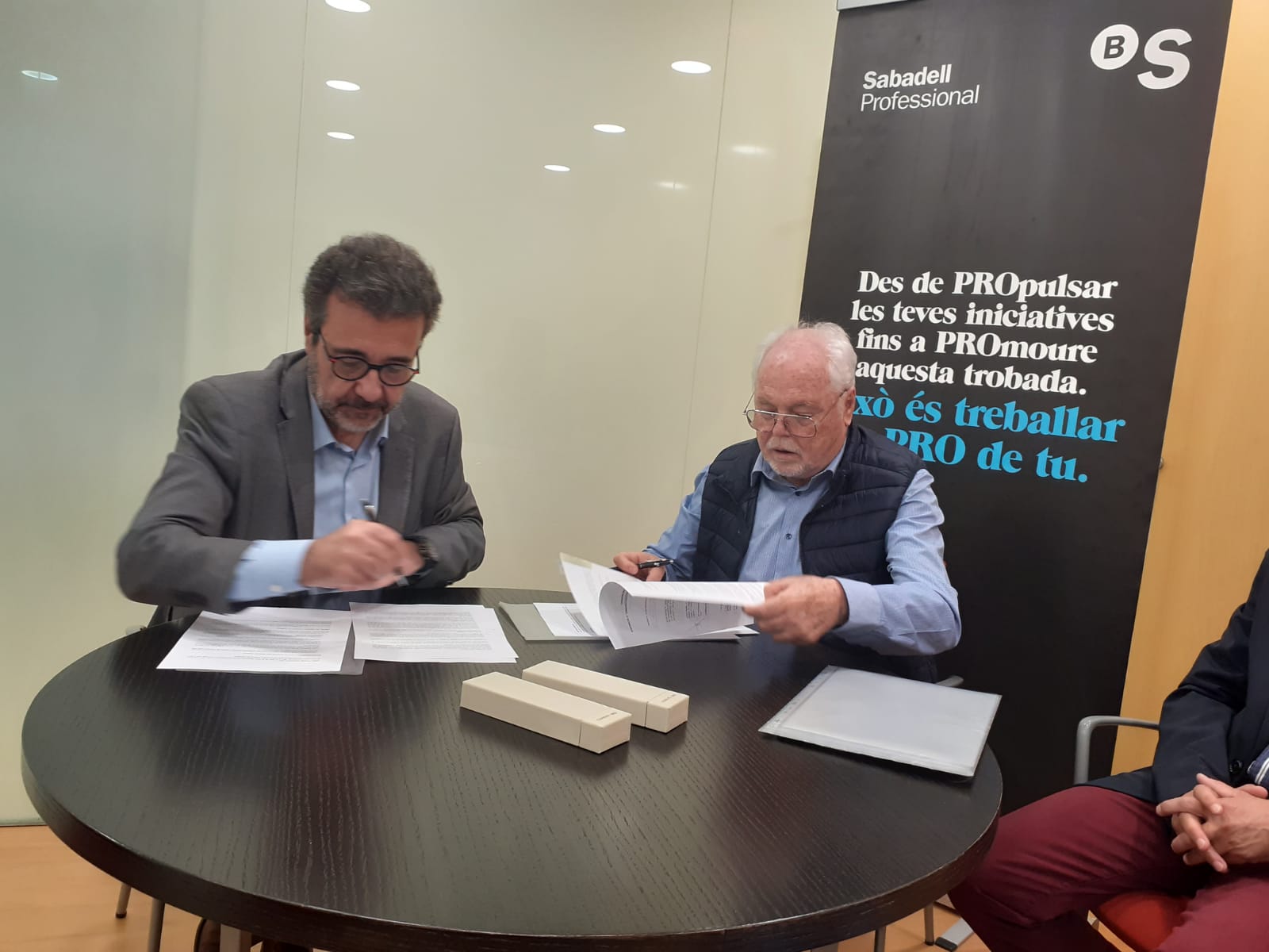 firma-banc-sabadell-foecid-acpep-1 Acuerdo de colaboración “Soluciones Profesionales” entre Banco Sabadell y Foecid-Acpep