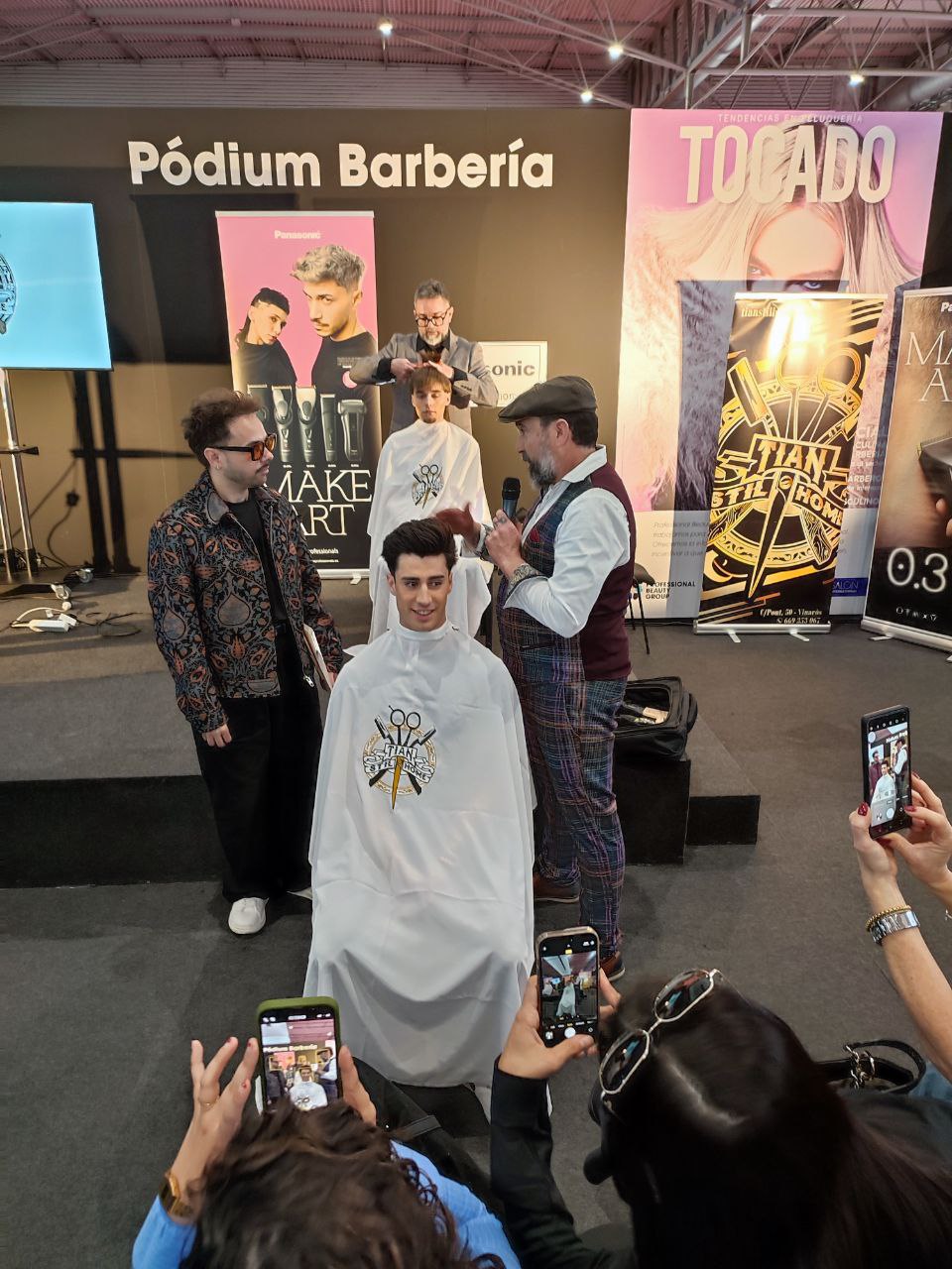photo_6010149446593136388_y Tian Stil Home y su equipo brillan en  Cosmo Expo Beauty Barcelona con una  innovadora propuesta de barbería