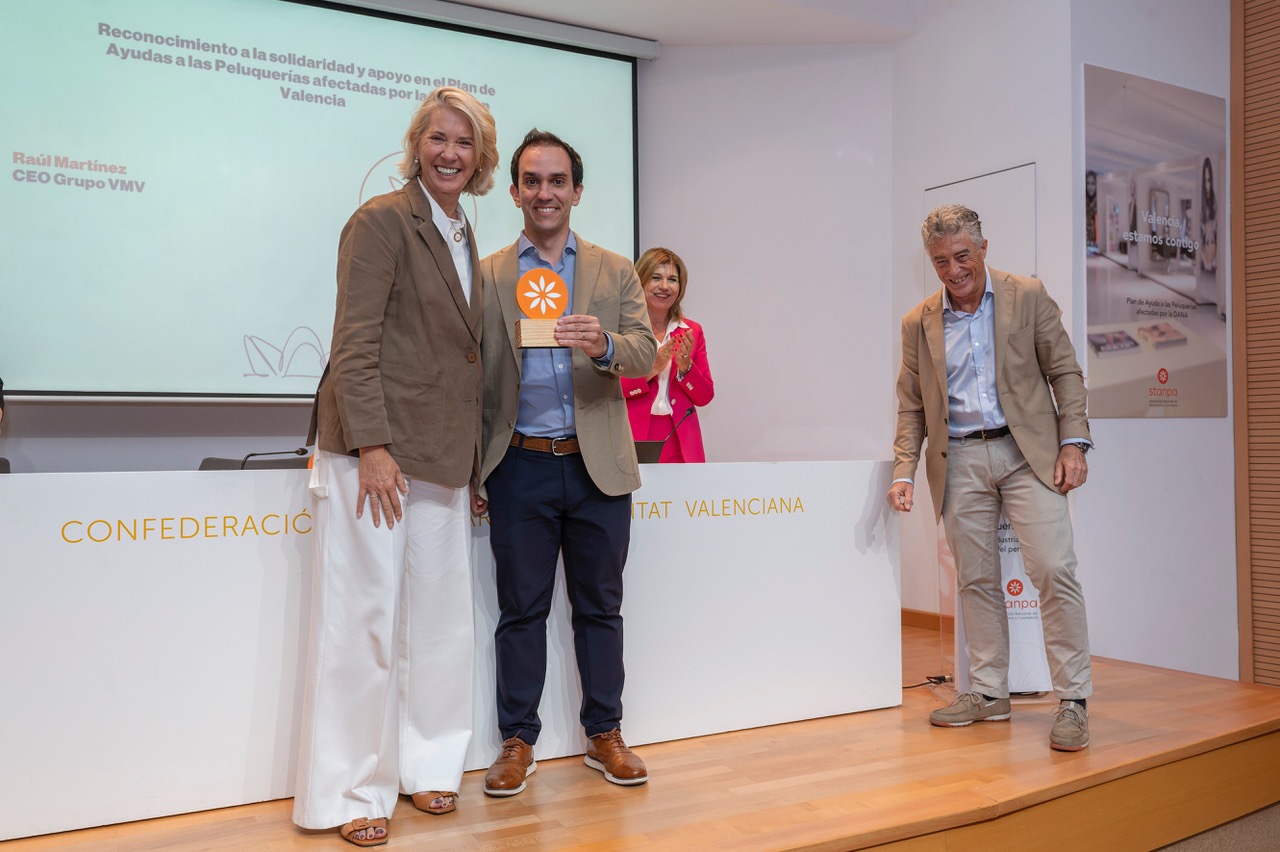 STANPA-1579-NEF La Fundación Víctor Martínez Vicario recibe el reconocimiento de STANPA por su compromiso solidario con las peluquerías afectadas por la DANA