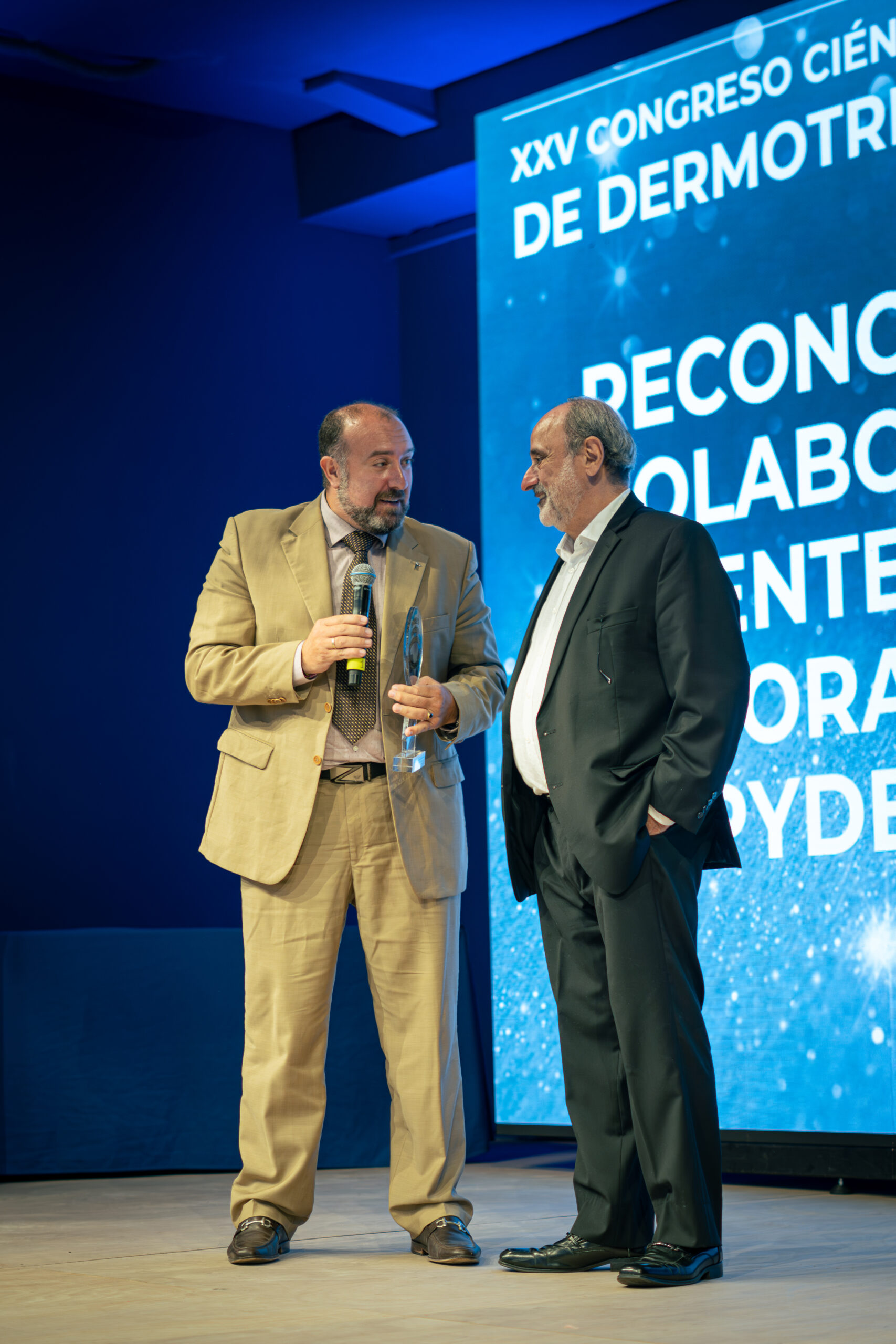 Raul-Campos-concejal-de-comercio-y-consumo-de-Benalmadena-scaled El Congreso de Dermotricología de Kapyderm celebra su 25 aniversario con los últimos avances en salud dermocapilar Julio de 2025